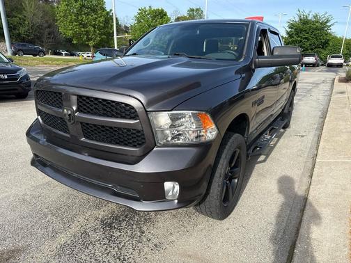 Brilliant Black Crystal Pearlcoat 2016 RAM 1500 Tradesman/Express