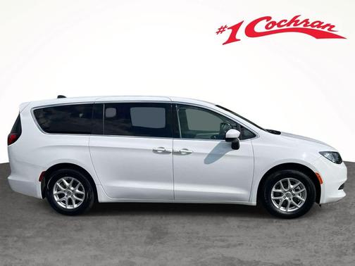 Bright White Clearcoat 2023 Chrysler Voyager LX