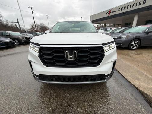 2023 Honda Pilot AWD EX-L 8 Passenger