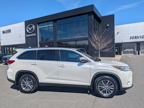Blizzard Pearl 2019 Toyota Highlander XLE