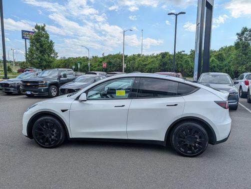Pearl White Multi-Coat 2022 Tesla Model Y Long Range Dual Motor All-Wheel Drive