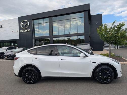 Pearl White Multi-Coat 2022 Tesla Model Y Long Range Dual Motor All-Wheel Drive