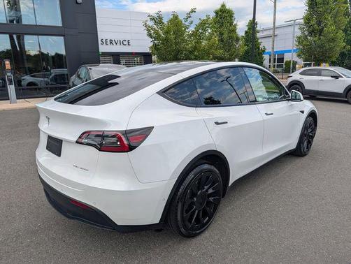 Pearl White Multi-Coat 2022 Tesla Model Y Long Range Dual Motor All-Wheel Drive
