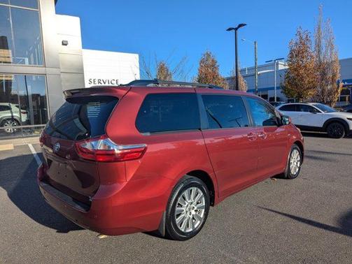 2017 Toyota Sienna XLE