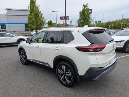 Pearl White Tricoat 2021 Nissan Rogue SL