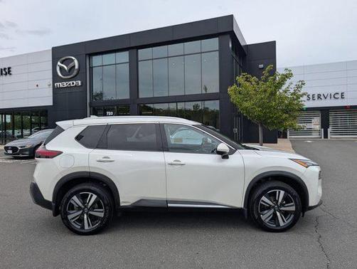 Pearl White Tricoat 2021 Nissan Rogue SL