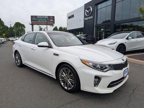 Snow White Pearl 2018 Kia Optima SX Turbo