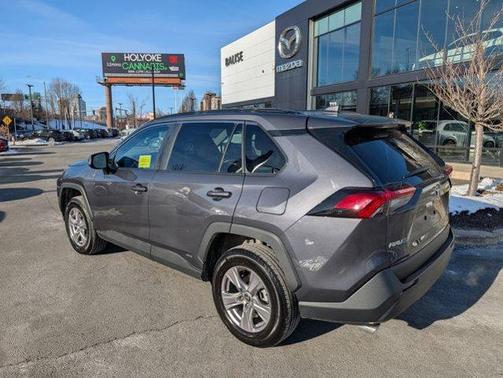 2025 Toyota RAV4 Hybrid XLE