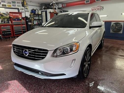 Ice White 2015 Volvo XC60 T6 Platinum