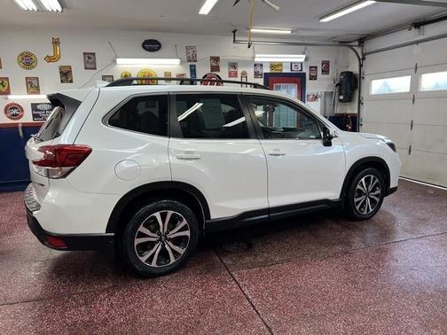 Crystal White Pearl 2021 Subaru Forester Limited