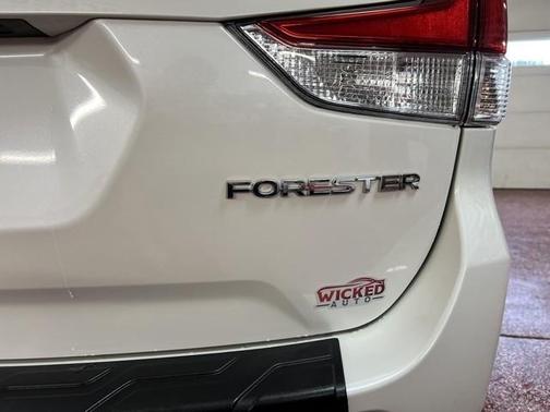 Crystal White Pearl 2021 Subaru Forester Limited
