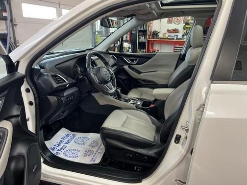 Crystal White Pearl 2021 Subaru Forester Limited