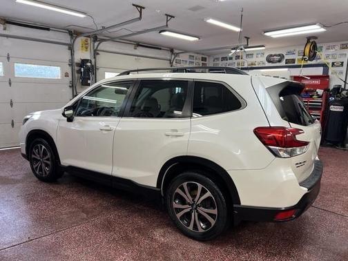 Crystal White Pearl 2021 Subaru Forester Limited