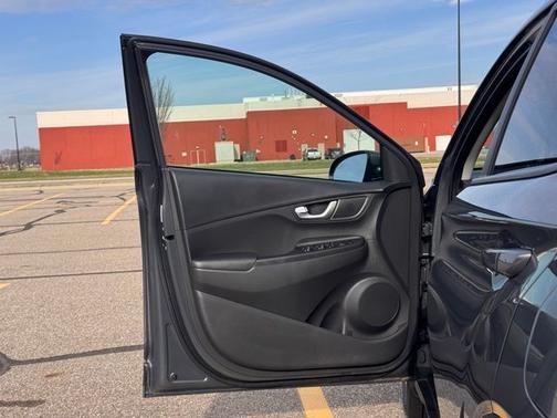 Gray 2023 Hyundai KONA SEL