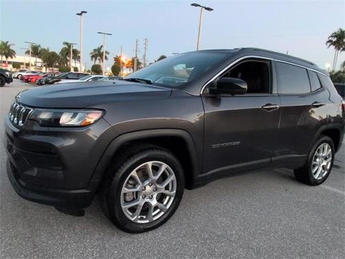 2023 Jeep Compass Latitude Lux
