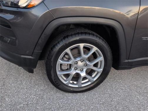 2023 Jeep Compass Latitude Lux