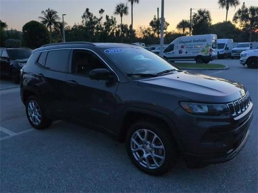 2023 Jeep Compass Latitude Lux