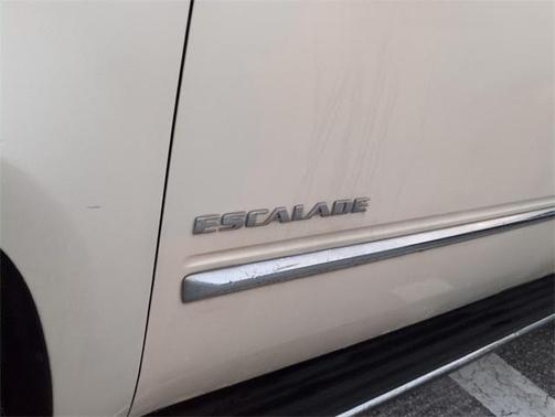 2013 Cadillac Escalade Base