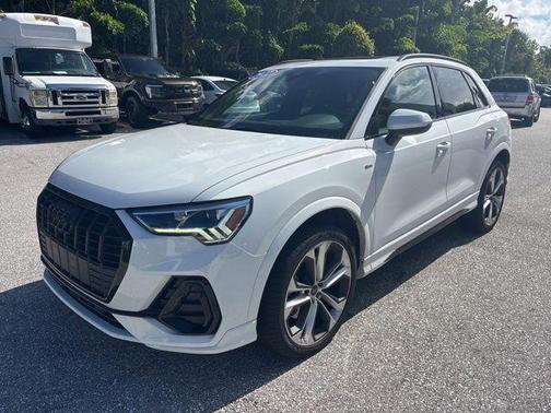 Glacier White Metallic 2022 Audi Q3 45 S line Premium
