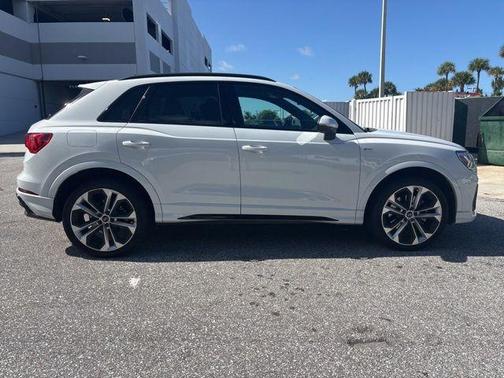 Glacier White Metallic 2022 Audi Q3 45 S line Premium