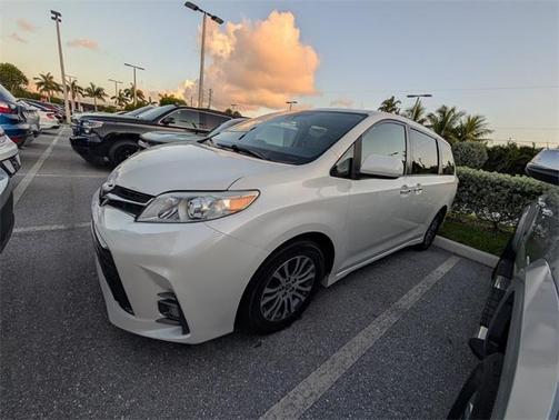 2020 Toyota Sienna XLE