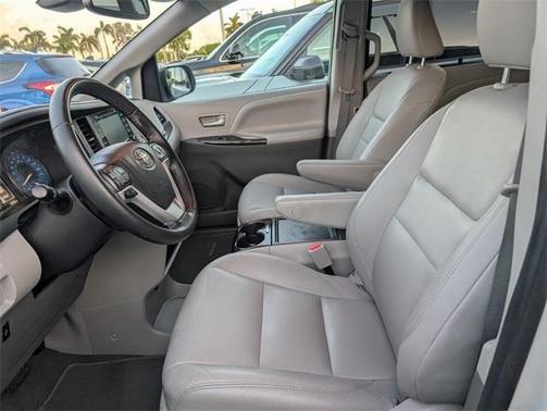 2020 Toyota Sienna XLE