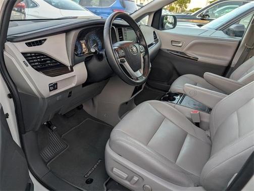 2020 Toyota Sienna XLE