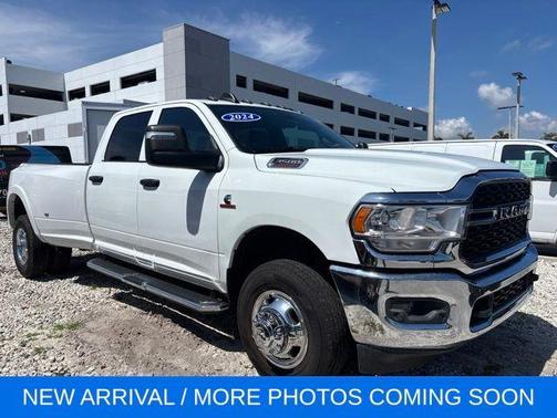 Bright White Clearcoat 2024 RAM 3500 Tradesman