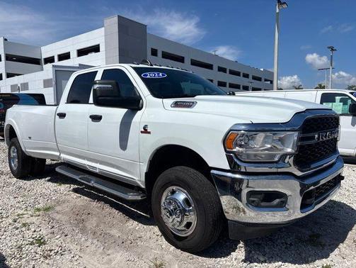 Bright White Clearcoat 2024 RAM 3500 Tradesman
