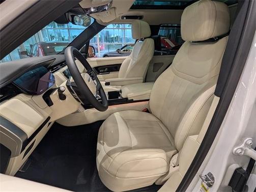 2025 Land Rover Range Rover P400 SE 7 Seat