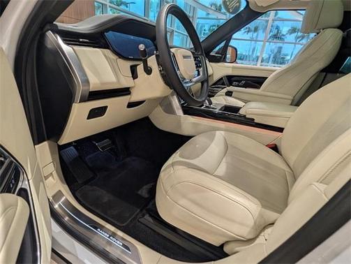 2025 Land Rover Range Rover P400 SE 7 Seat
