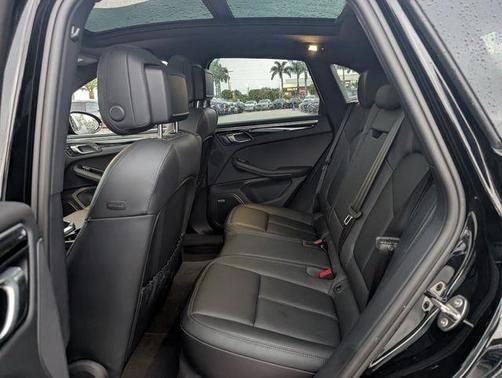 2022 Porsche Macan Base