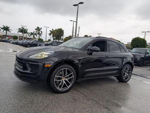 2022 Porsche Macan Base