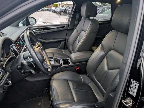 2022 Porsche Macan Base