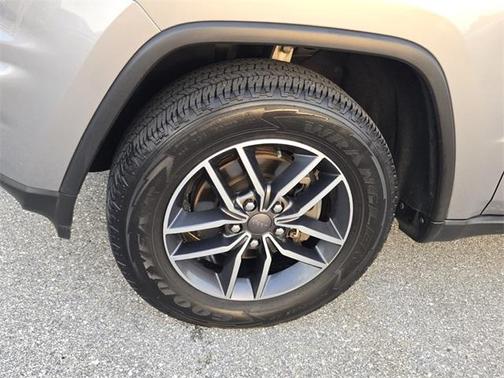 2019 Jeep Grand Cherokee Laredo E