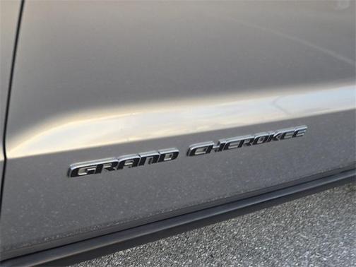 2019 Jeep Grand Cherokee Laredo E