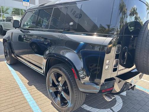 2023 Land Rover Defender 110 V8