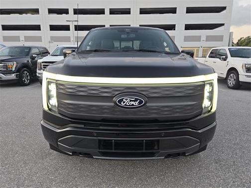 2024 Ford F-150 Lightning LARIAT