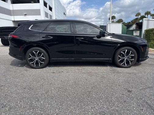 2025 Toyota Crown Signia XLE