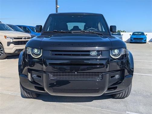 2024 Land Rover Defender P525 V8