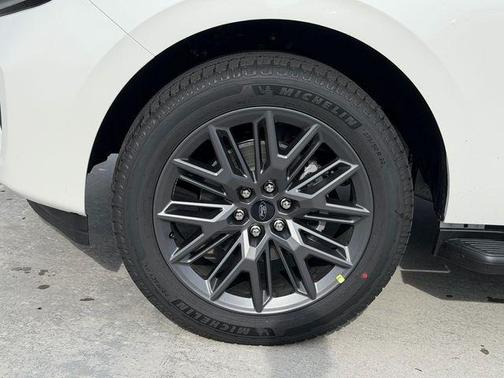 Star White 2026 Ford Expedition Max Platinum