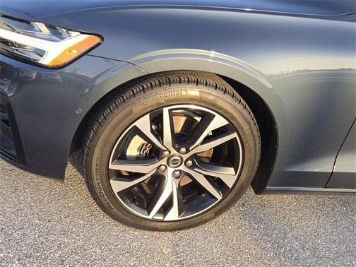 2025 Volvo S60 B5 Plus