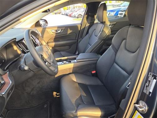 2025 Volvo S60 B5 Plus