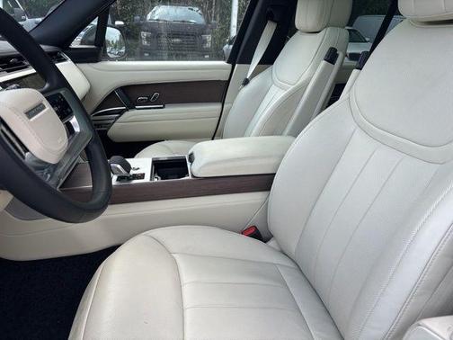 2025 Land Rover Range Rover P400 SE