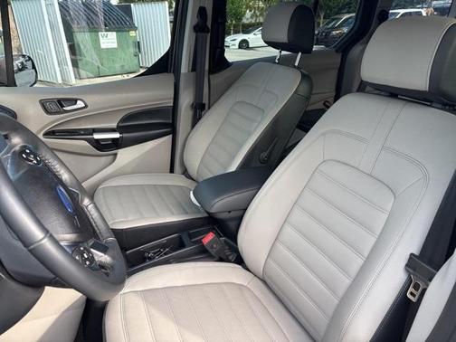 2023 Ford Transit Connect Titanium