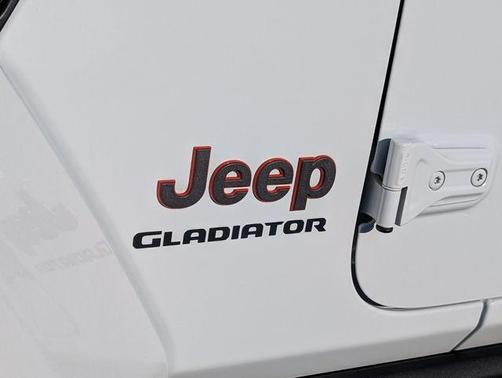 Bright White Clearcoat 2022 Jeep Gladiator Mojave