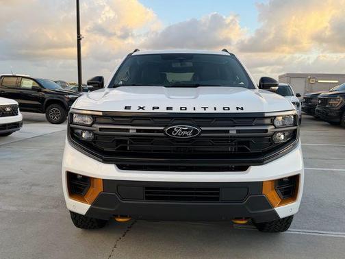 Oxford White 2026 Ford Expedition Tremor