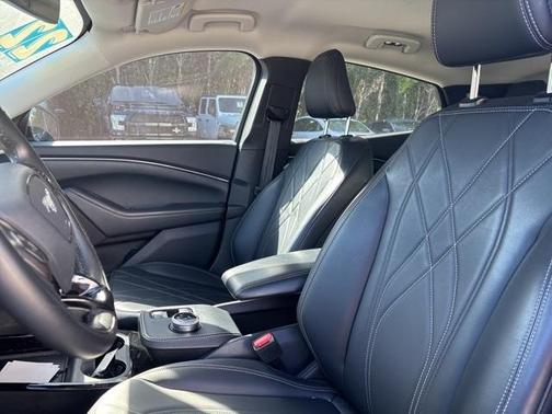 2022 Ford Mustang Mach-E Select