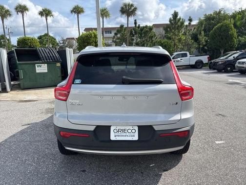 2021 Volvo XC40 T5 Momentum