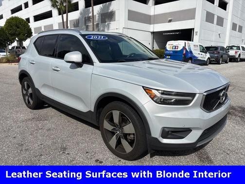 2021 Volvo XC40 T5 Momentum